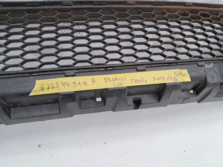 Грил решетка броня Renault Trafik 2018/24г