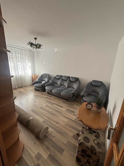 inchiriez apartament doua camere zona centrala