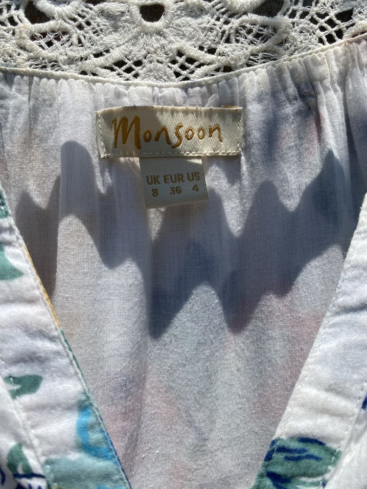 Рокля Monsoon на цветя