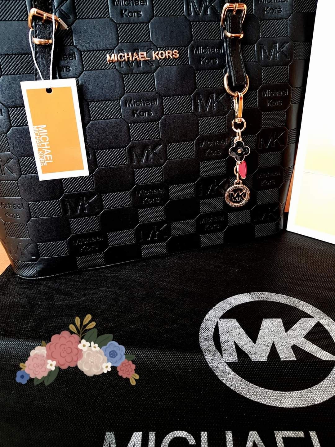 Geanta Michael Kors, super model, logo metalic,saculet, etichetă