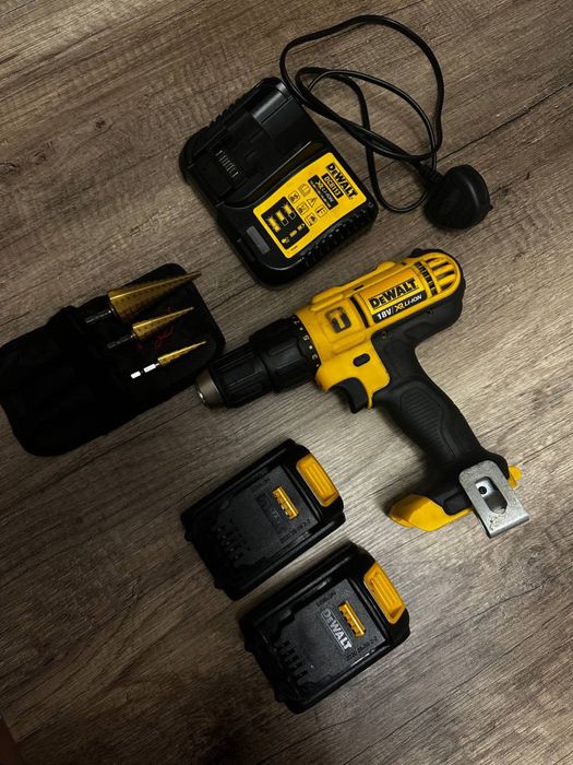 Акумулаторен винтоверт DeWalt + 2 батерии + зарядно