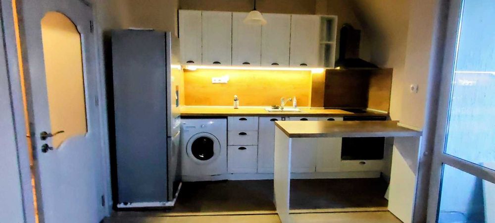 Tристаен апартамент под наем Централна поща Бенковска