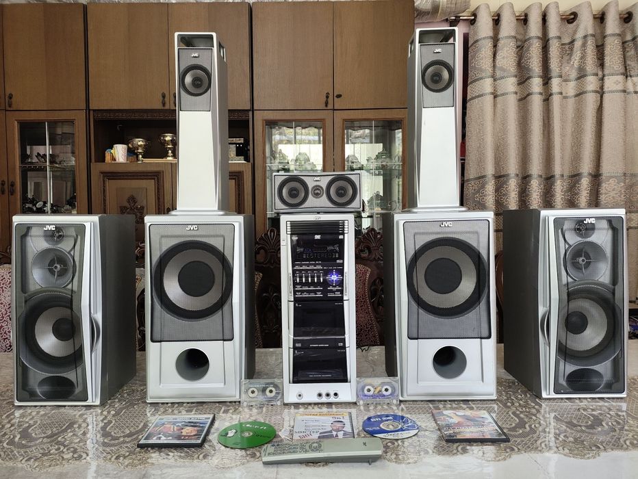 Malaysia JVC 12000 watt 100% ishlaydi pulti bor bass va ovozi kuchli