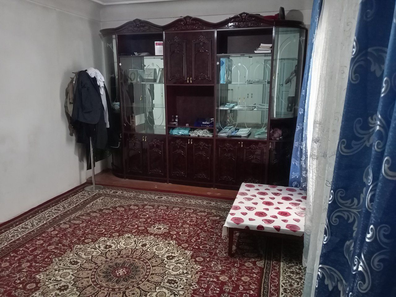 Абдурахмон. 8 сўтик. 4 та хона. 5 хонага фундаменти бор.