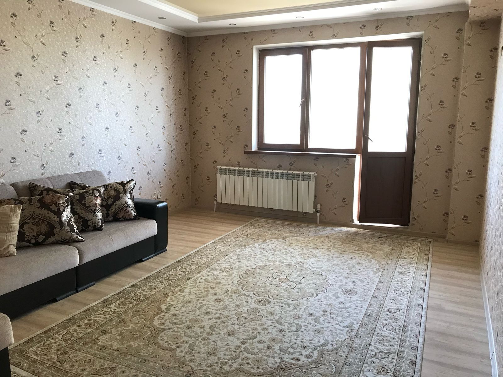 Два ковра разные.