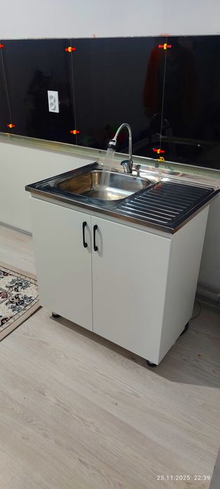 Кухонная мойка со смесителем