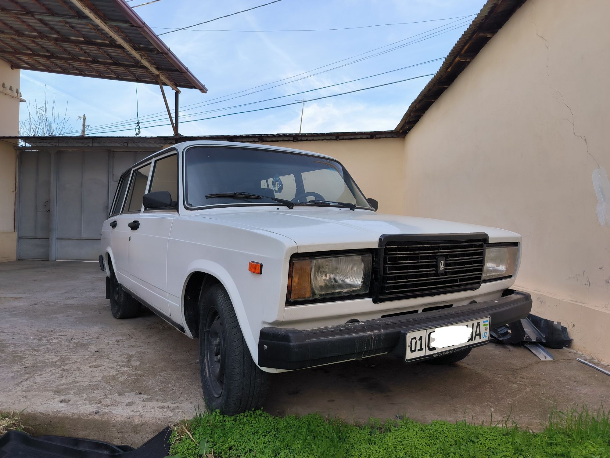 Vaz 2104 sotiladi