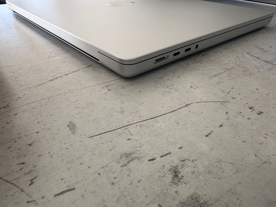 MacBook Pro 16" M4 MAX 16CPU, 40GPU, 48RAM, 1TB SSD, ГАРАНЦИЯ 7.2028г