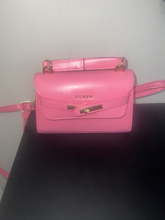 Бонбонено розова чанта Guess