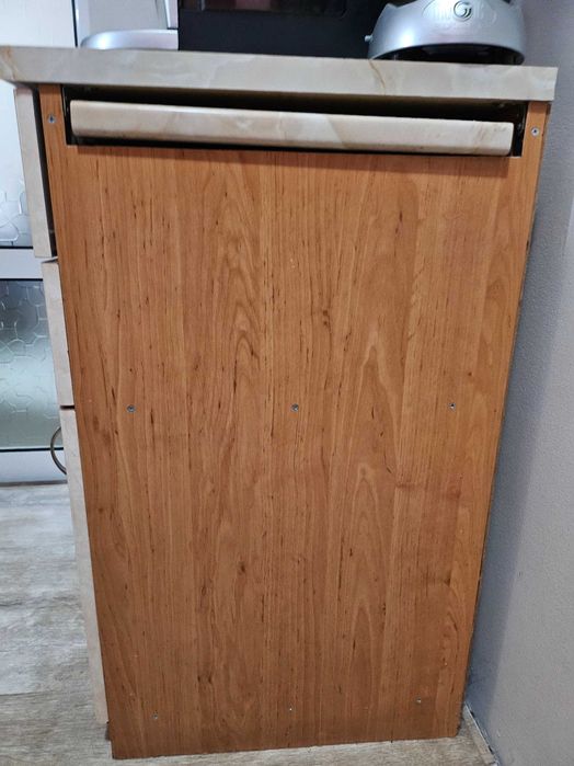 Продавам кухненски шкаф