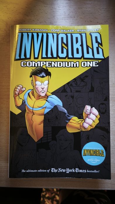 Banda Desenata Invincible Compendium 1