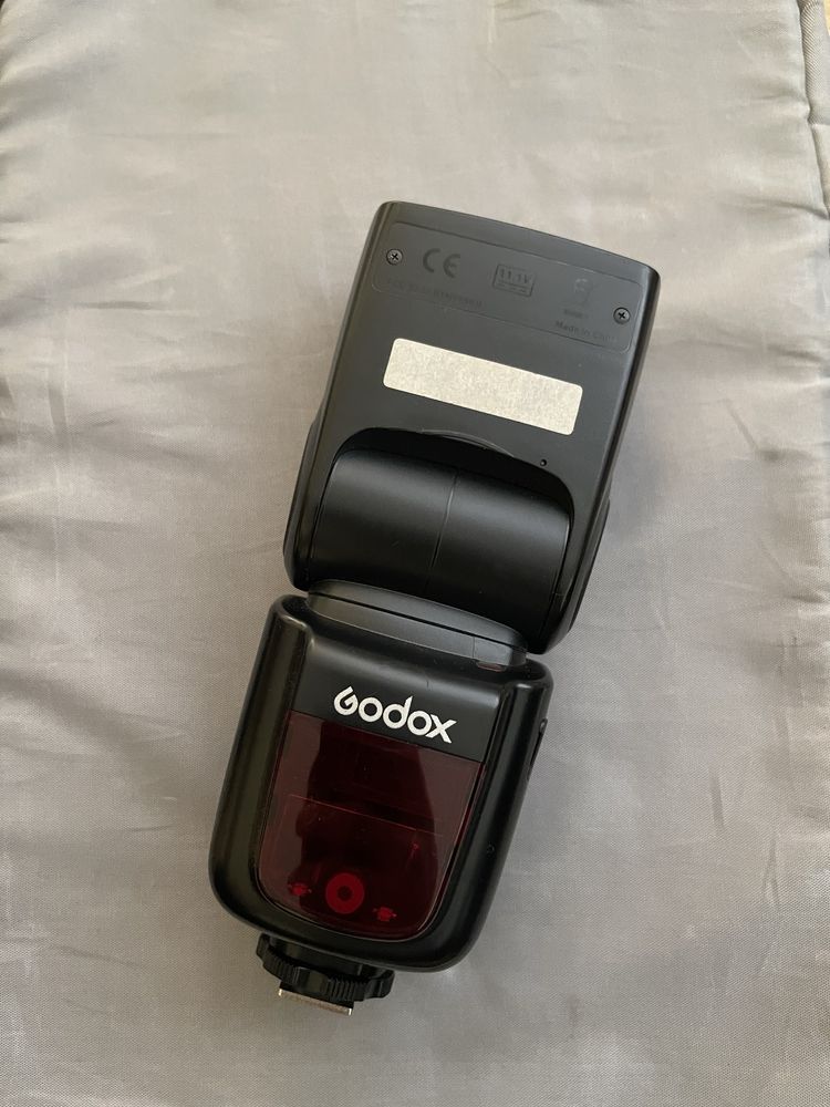 Вспышка для фотоаппаратов Godox V860