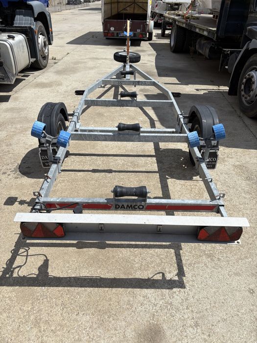 Vand peridoc si  barca