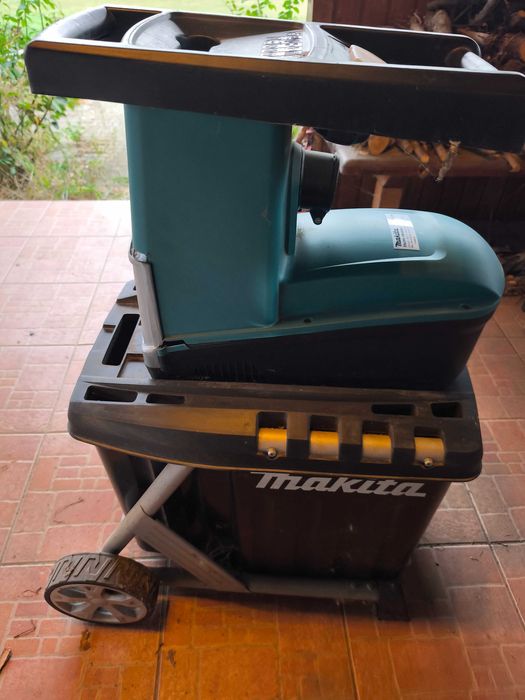 Tocator crengi Makita UD2500