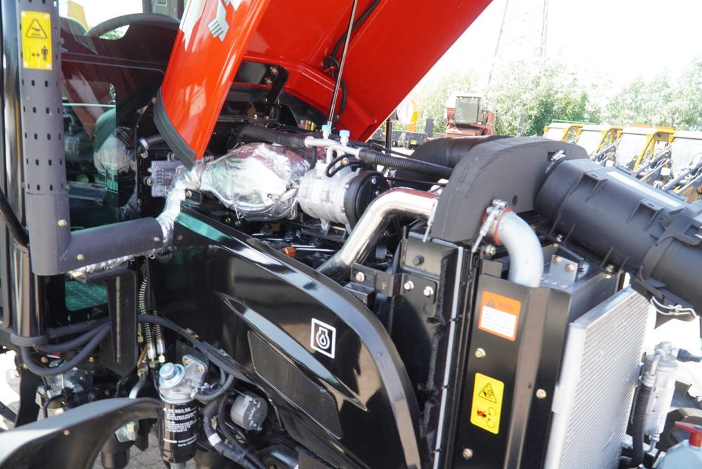 Tractor YTO NMF704C (70 CP / EURO 5) cu incarcator frontal si cupa