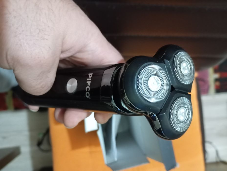 Aparat de ras in cutie