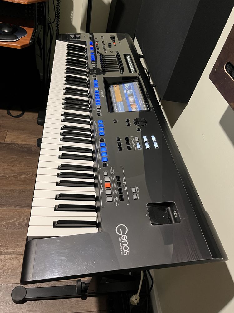 Yamaha Genos ( korg ketron roland)