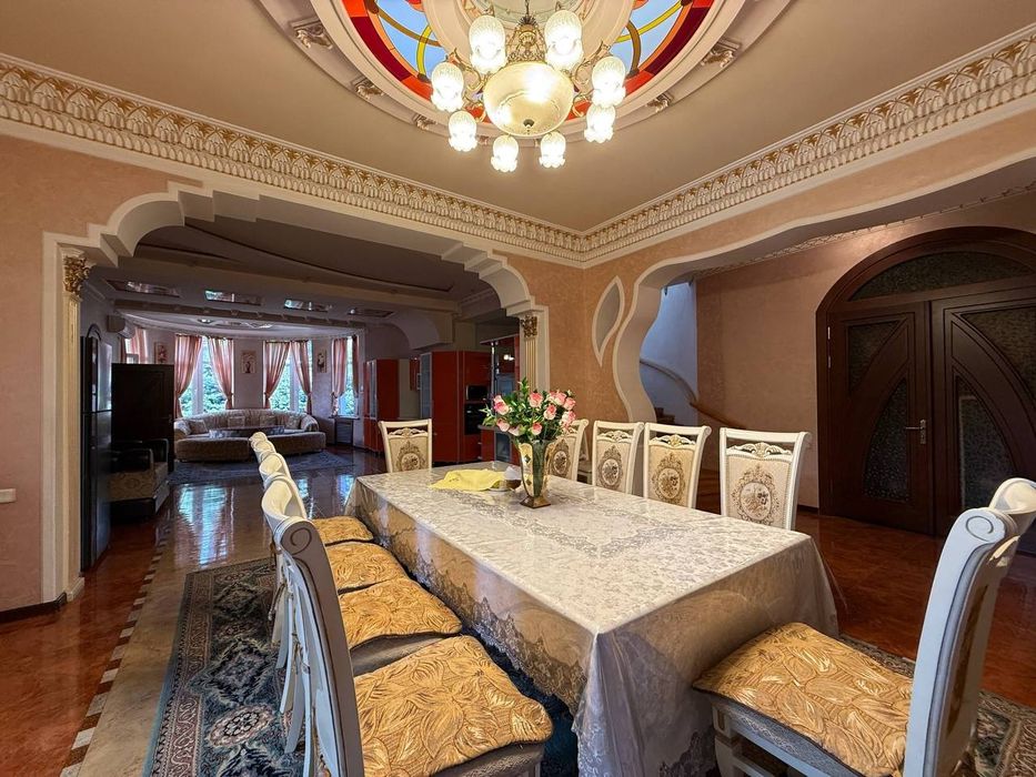 Продается дом 9 соток 
Мирзо-Улугбекский район 
Ориентир: Центр Лунача