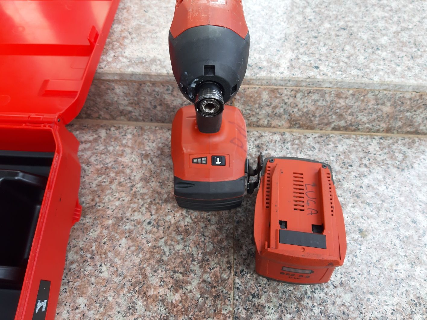 Hilti autofiletanta cu impact pentru biti