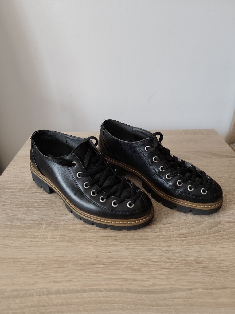 Pantofi din piele naturala