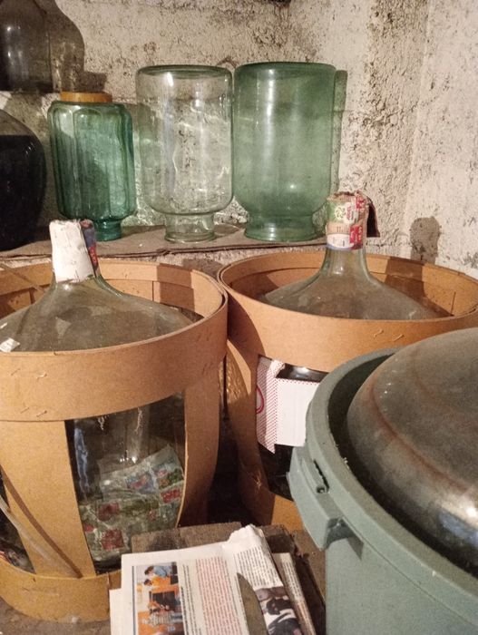 Damigene 50 litri 100 lei buc,