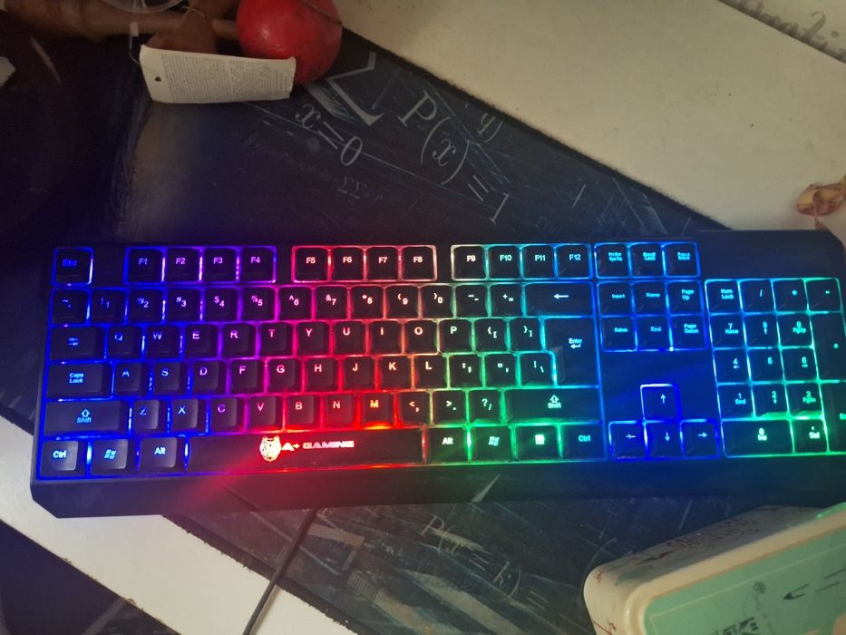 Tastatura RGB cu leduri
