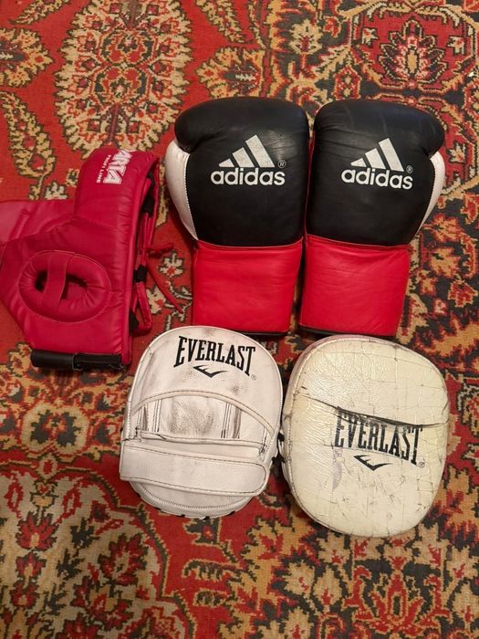 Продам боксерский перчатка