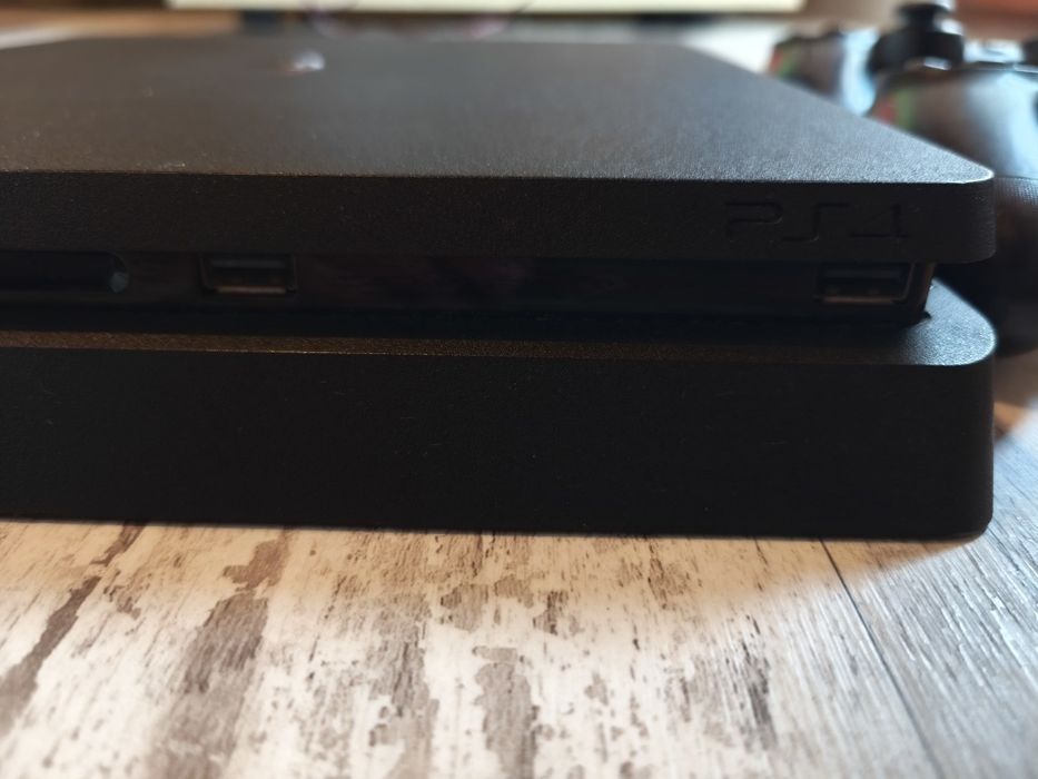 Playstation 4/PS4  slim 1tb с два джойстика