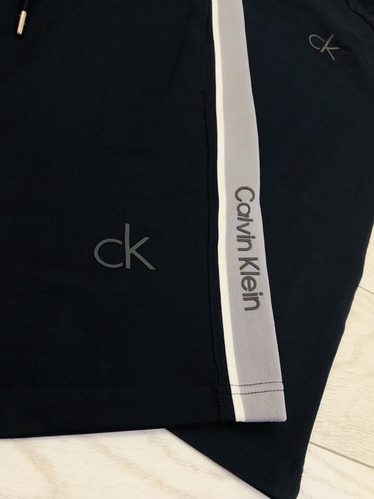 Compleu doua piese Calvin Klein