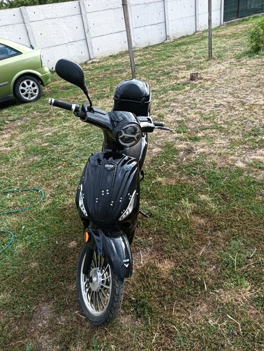 Vând scuter rdb.