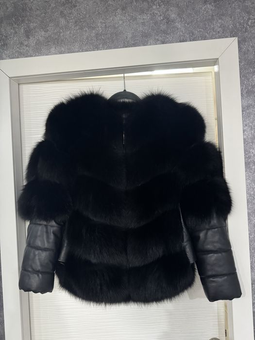 Vand haina de blana naturala de vulpe. Marime S-M