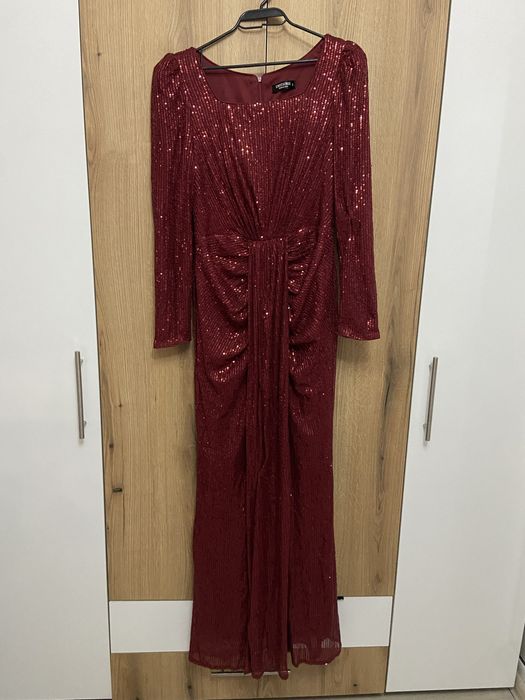 Официална рокля,тип русалка, с паети.