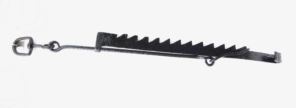 Ustensila veche pentru vatra din fier forjat posibil de secol 19