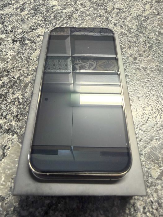 iPhone 13 Pro - отлично състояние/нов протектор