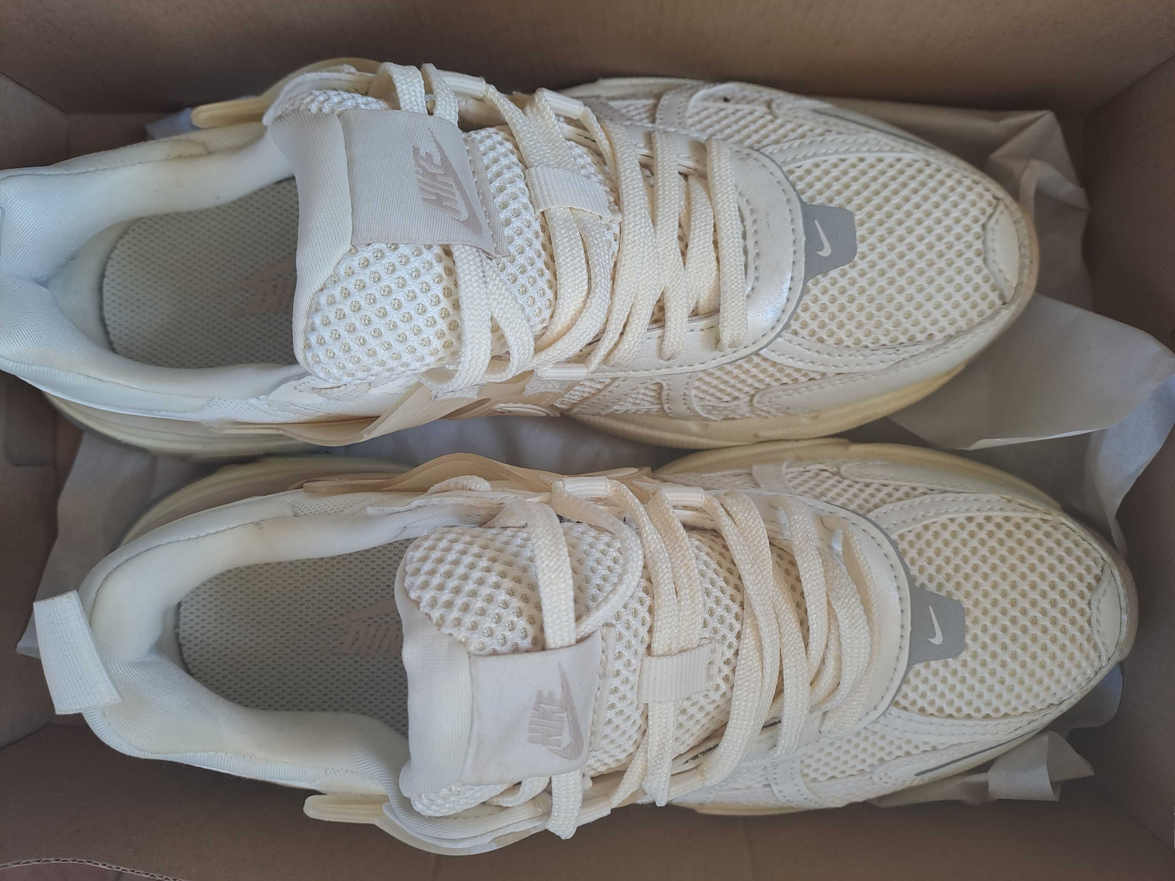 Маратонки nike v2k run
