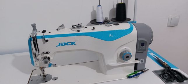 Швейные машины JaCk F4 почти новый