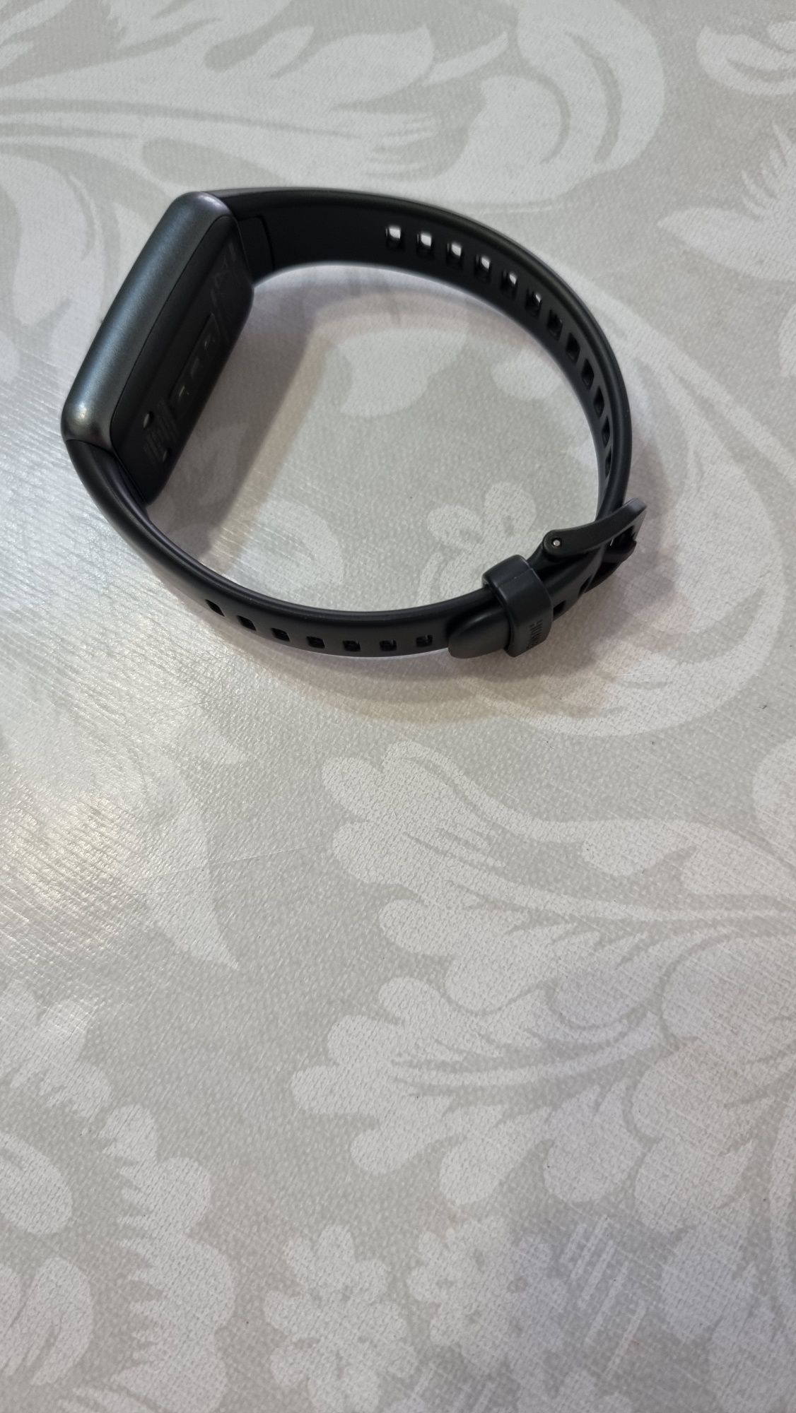 Продам фитнес браслет "Huawei Band 6"