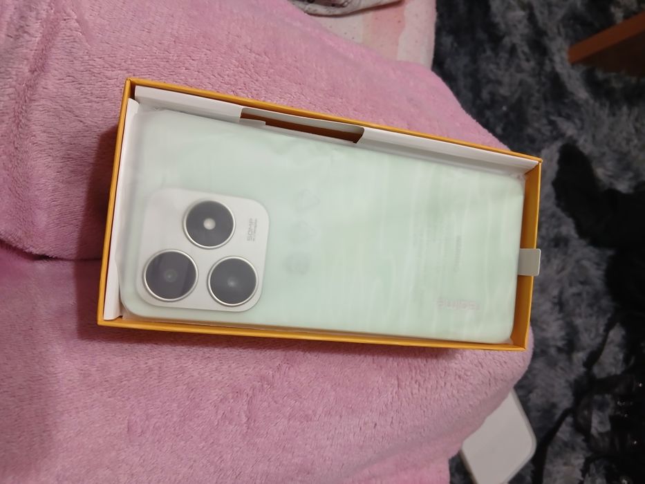 Продам телефон realms c63