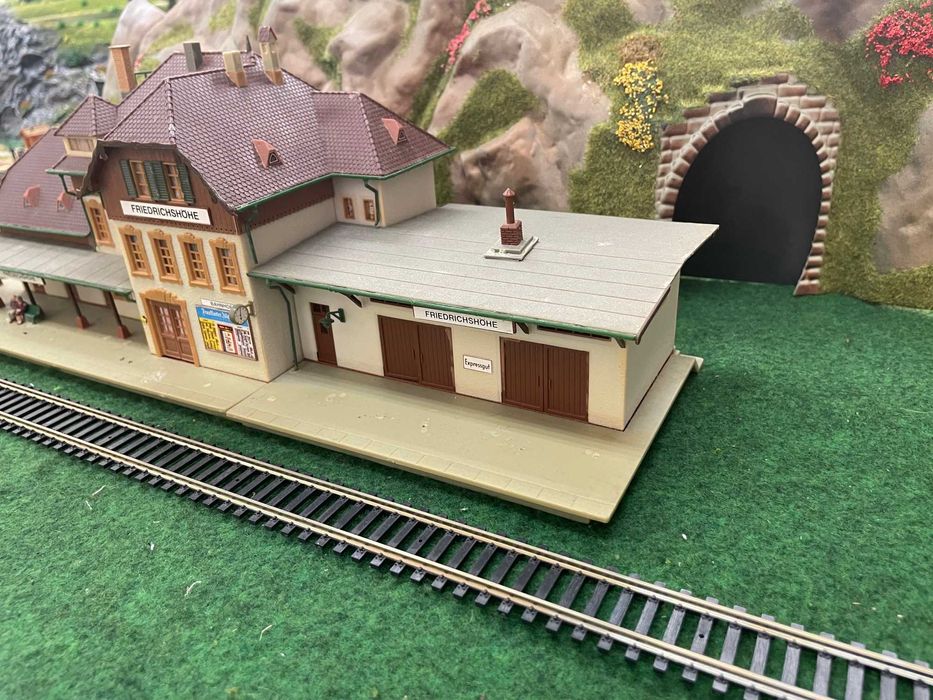 Гара за макет на влак HO 1:87 ЖП моделизъм диорама фигури