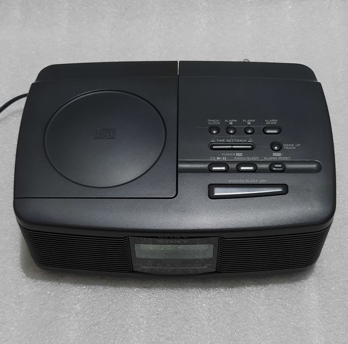 Radio cu ceas și CD player stereo Sony ICF-CD810