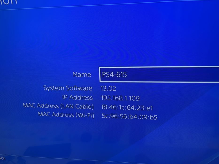 PlayStation 4 с 3 контролера