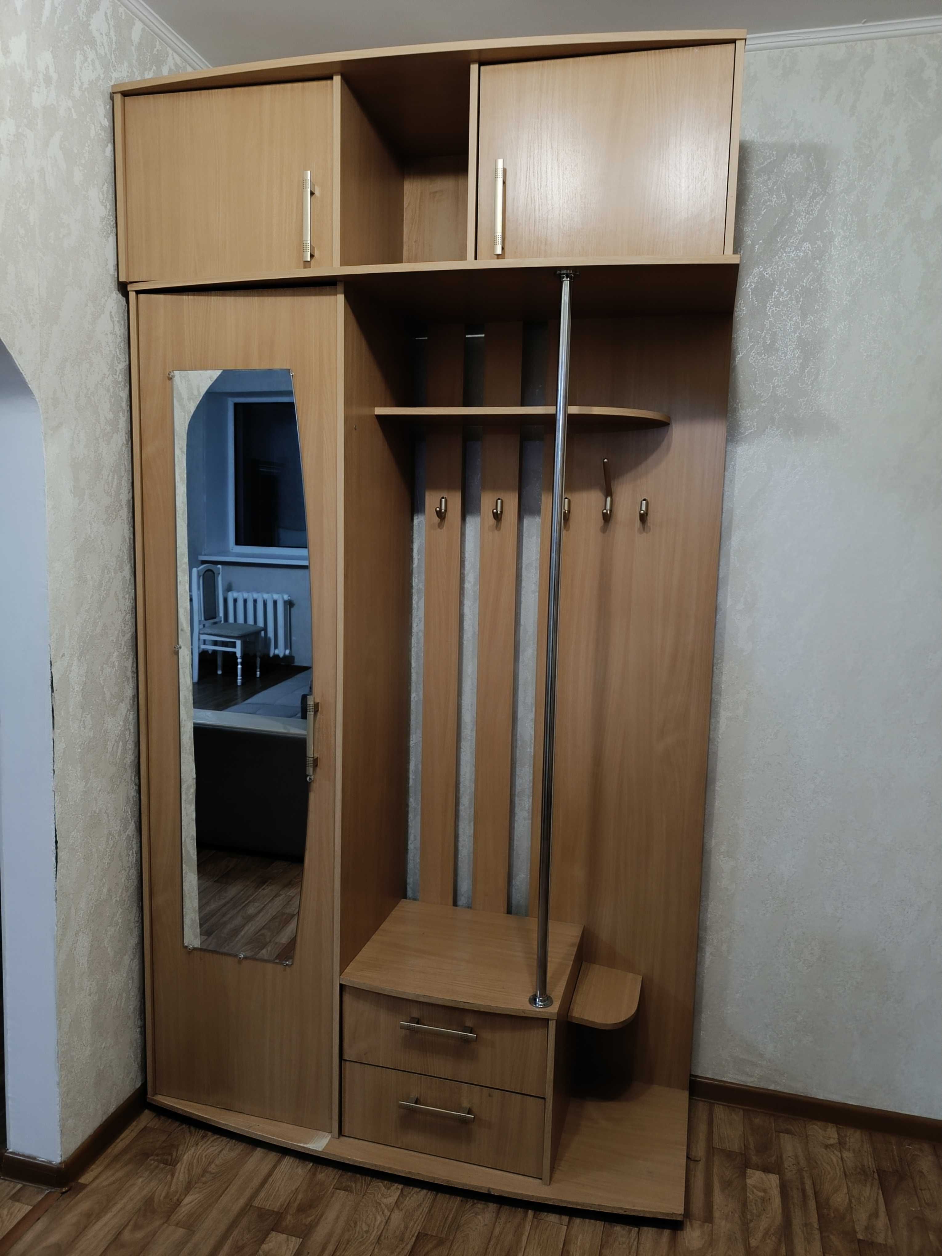 Продам удобную прихожую