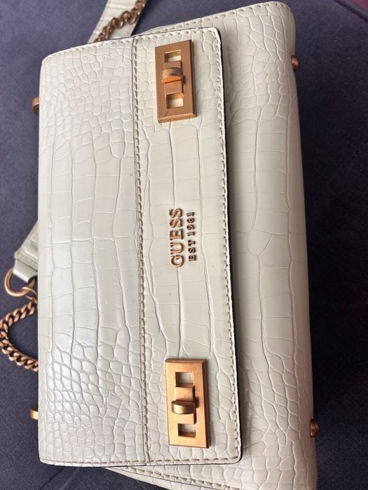 Чанта Guess в зелено