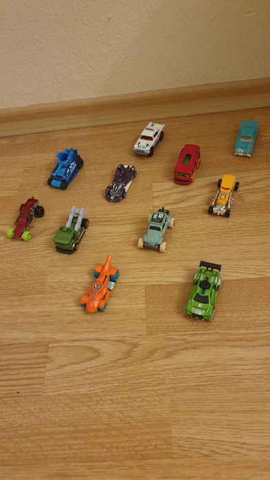 Колички, камиони Hot Wheels и Matchbox