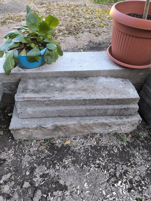 Каменни дялани стъпала 8 бр.