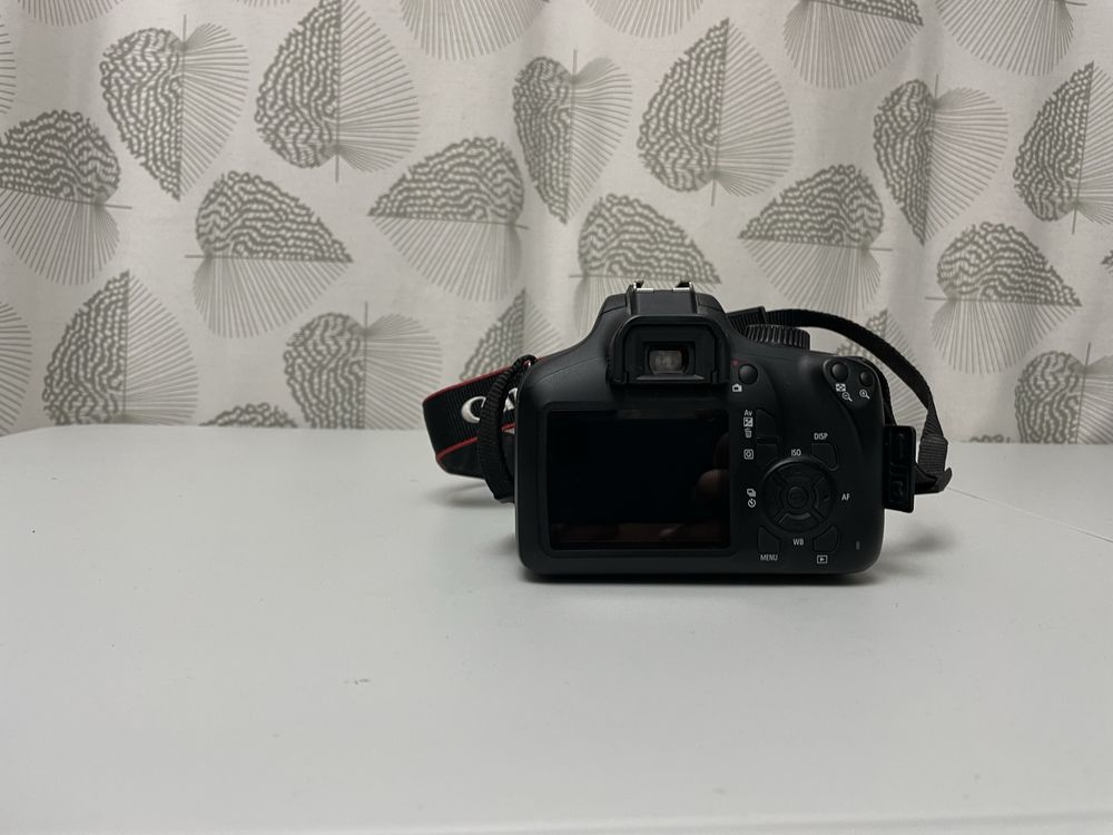 Canon EOS 4000D DSLR + Obiectiv 18-55mm | Wi-Fi | Stare foarte buna!!