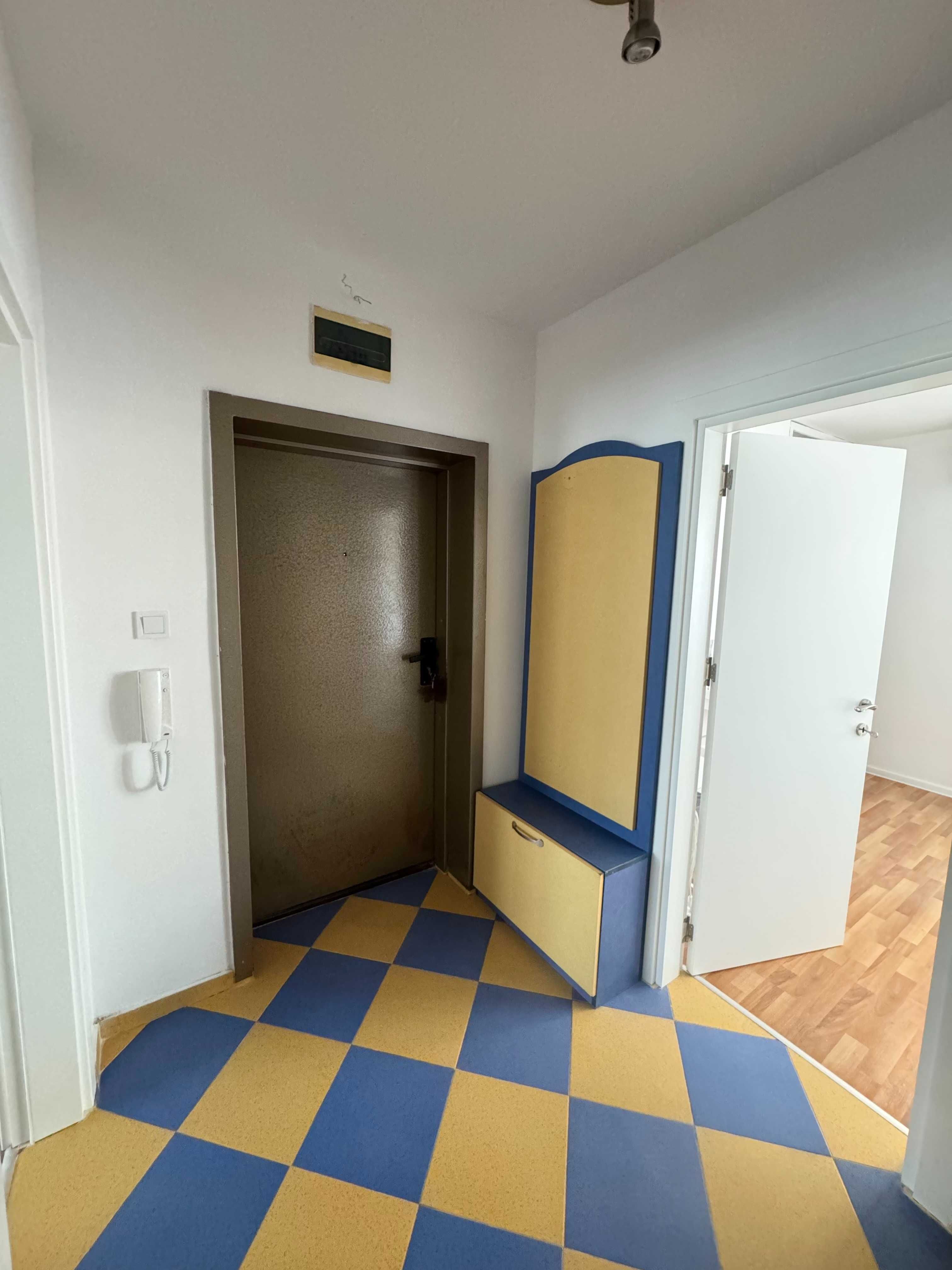Продава се 3-стаен апартамент - 71 кв.м, кв. Възраждане, Бургас