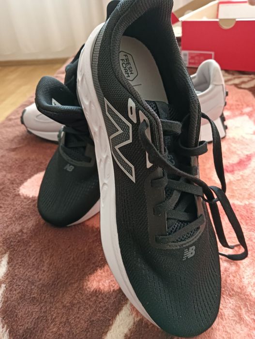 Vând Adidași New Balance NOI