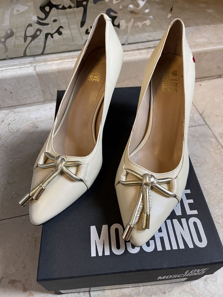 Pantofi Moschino