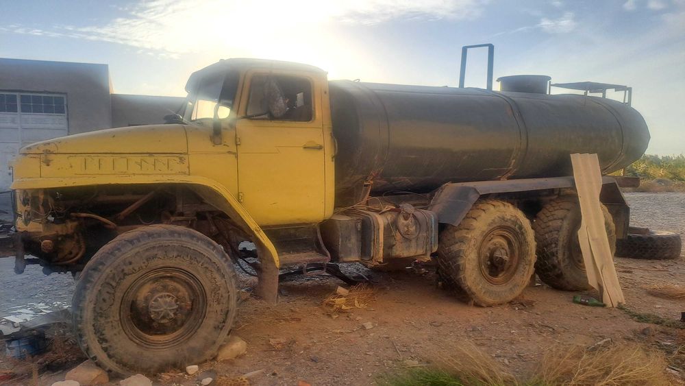 Урал водовоз автомабил